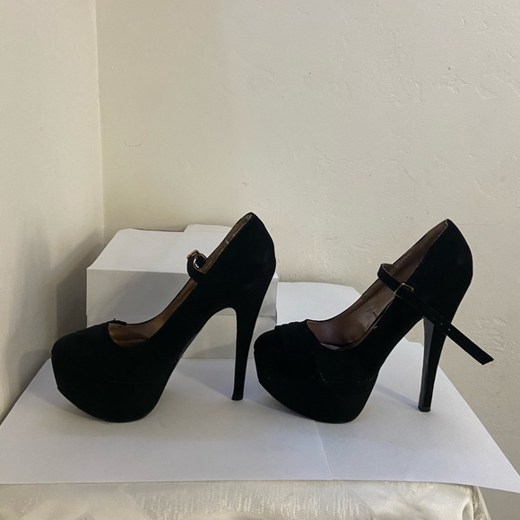 Black Pumps Heels (size: 6) Charlotte Russe (used) - Picture 4 of 4
